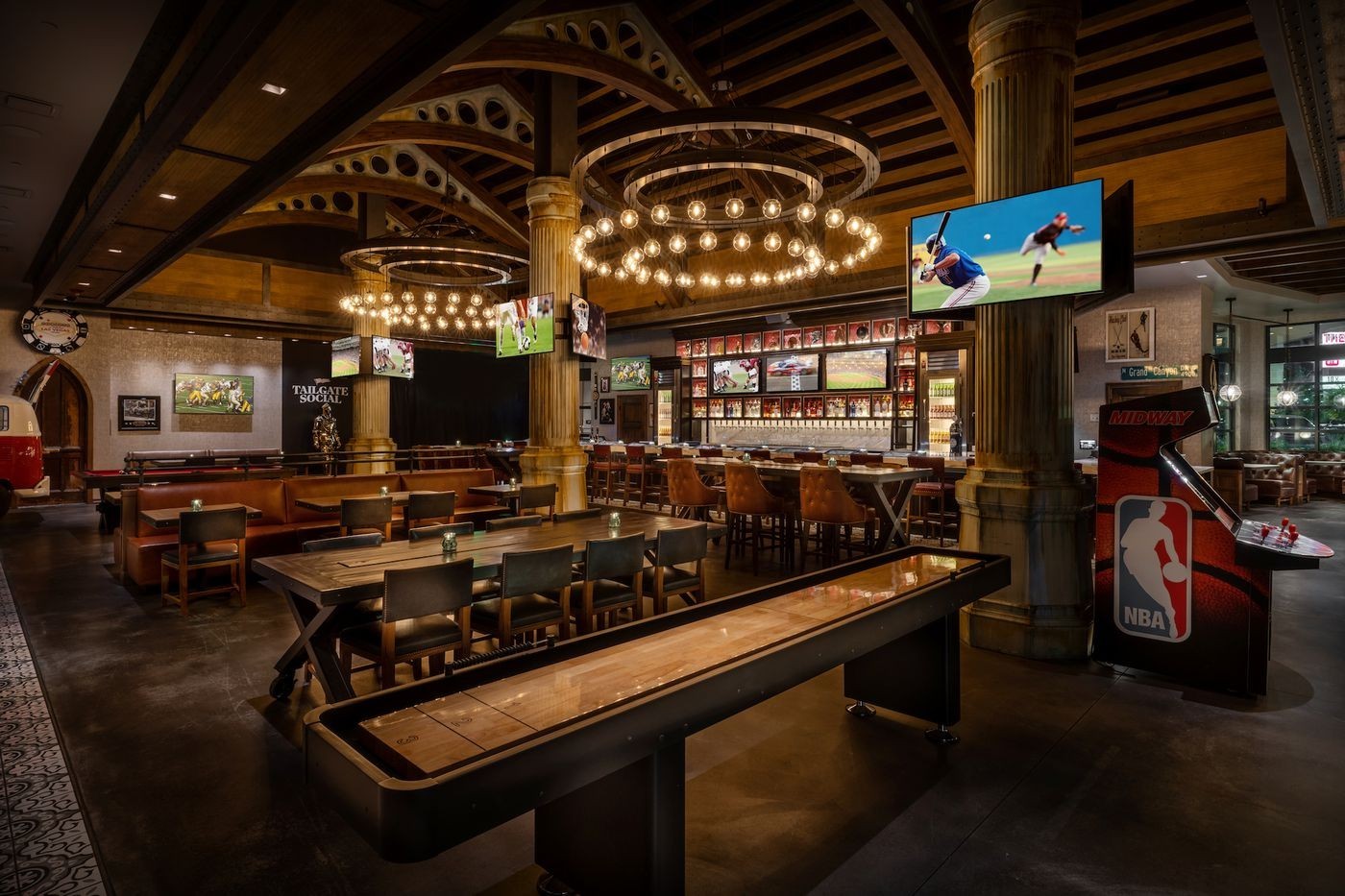 Tailgate Social Sports Bar and Grill
