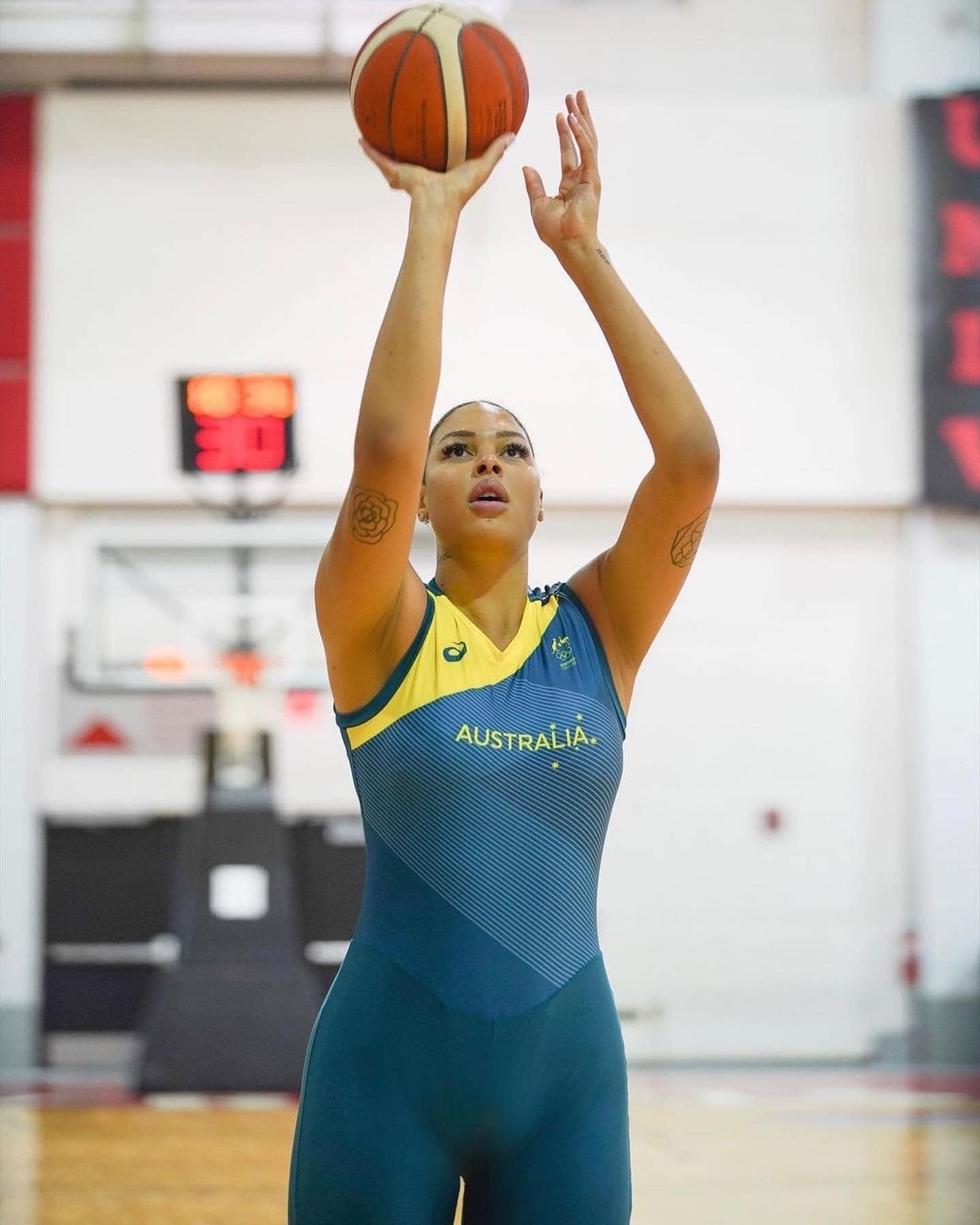 #1 Liz Cambage returns to Las Vegas Aces pratice after battling with mental health