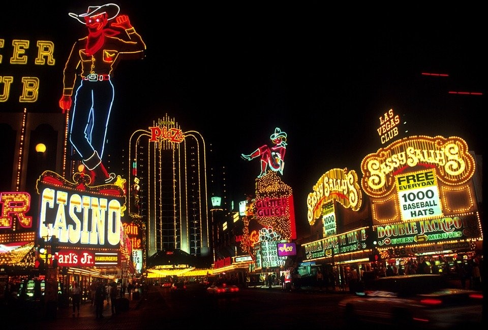 7 Different Things to Do After Midnight in Vegas
