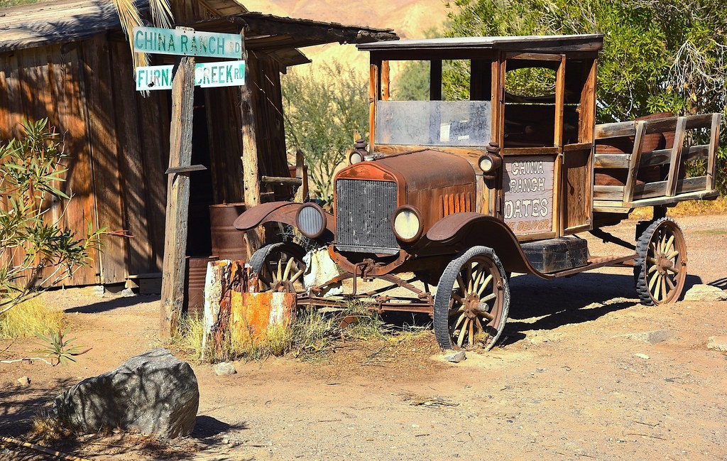 Why You Should Visit the China Ranch Date Farm