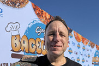 Joey Chestnut Defends World Bagel Title at Siegel's Bagelmania